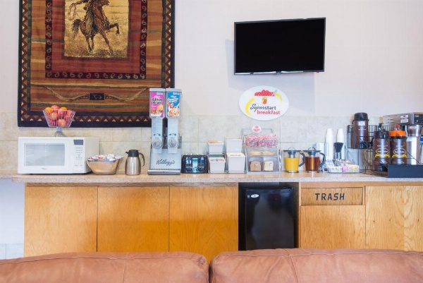 Super 8 by Wyndham Abilene KS image 16