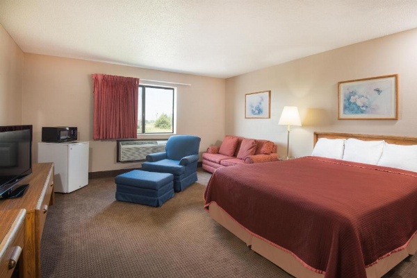 Super 8 by Wyndham Abilene KS image 17