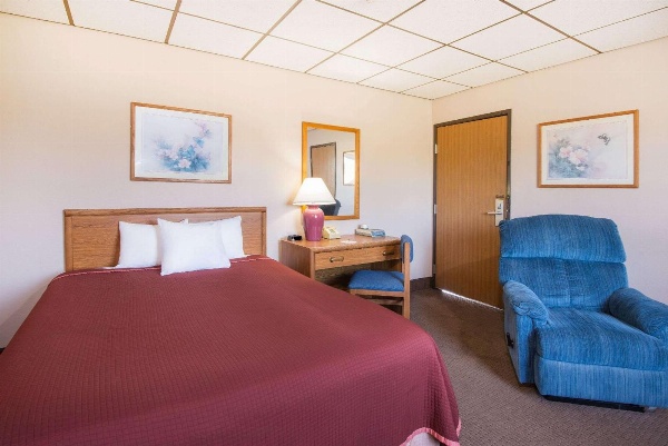 Super 8 by Wyndham Abilene KS image 7